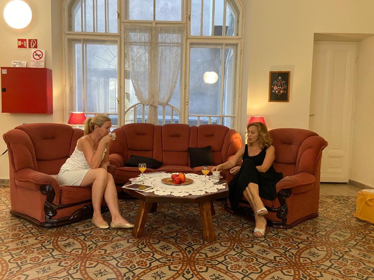 Guest Rest Studio Apartments Budapest Eksteriør billede